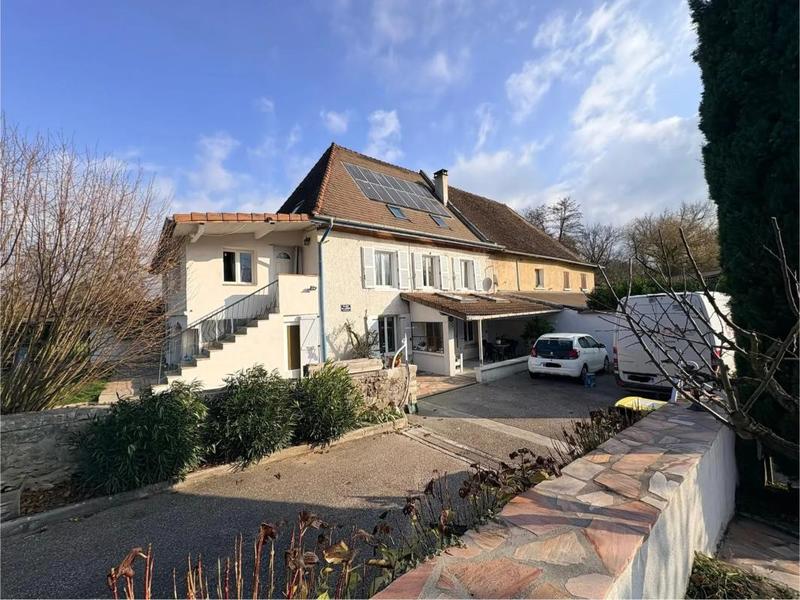 Maison - 260 m² - 8 pièces