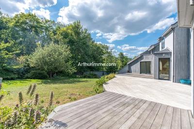 Maison - 250 m² - 10 pièces