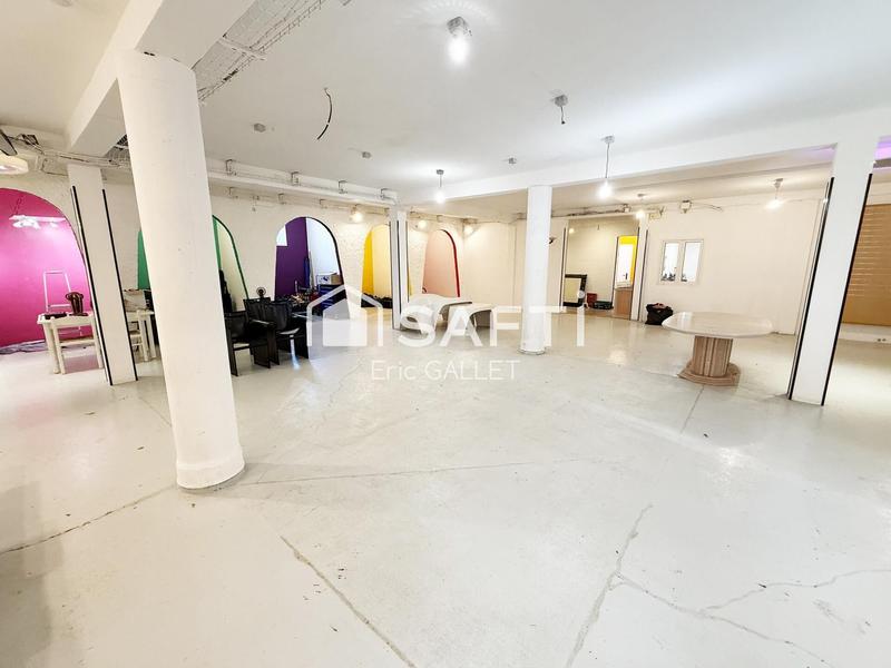 Maison - 241 m² - 9 pièces