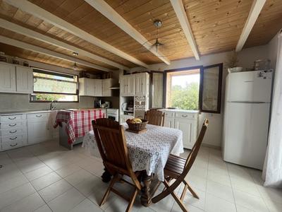 Maison - 250 m² - 9 pièces