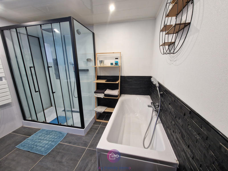 Maison - 168 m² - 9 pièces