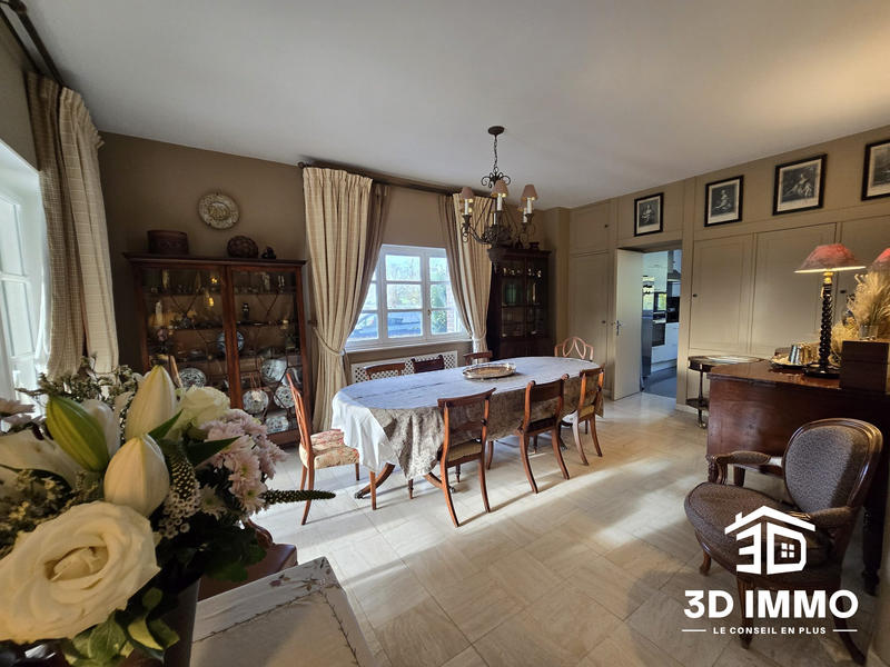 Maison - 275 m² - 12 pièces