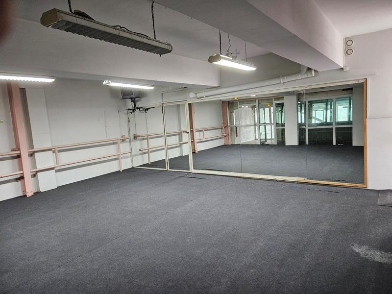 Local commercial - 331 m² - 5 pièces