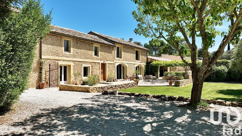 Maison - 280 m² - 10 pièces