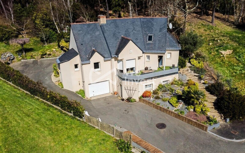 Maison - 200 m² - 8 pièces