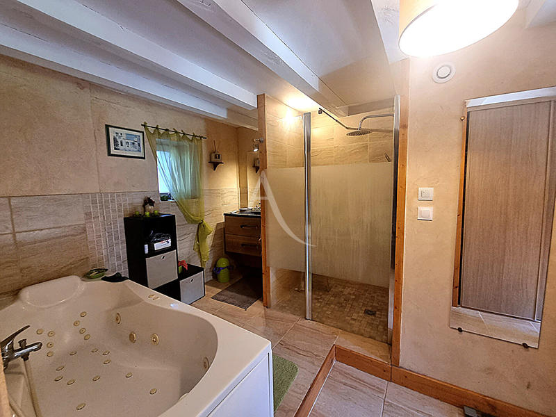 Maison - 354 m² - 15 pièces