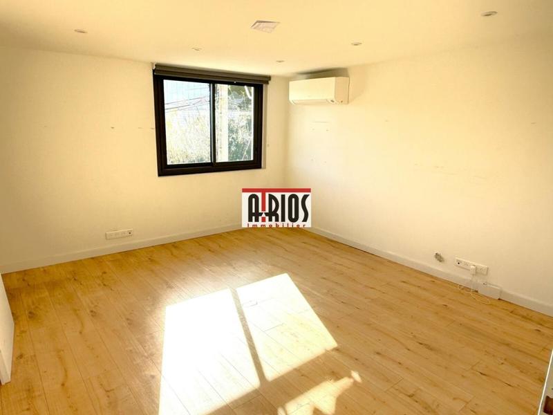 Local d'activité / Entrepôt - 285 m²