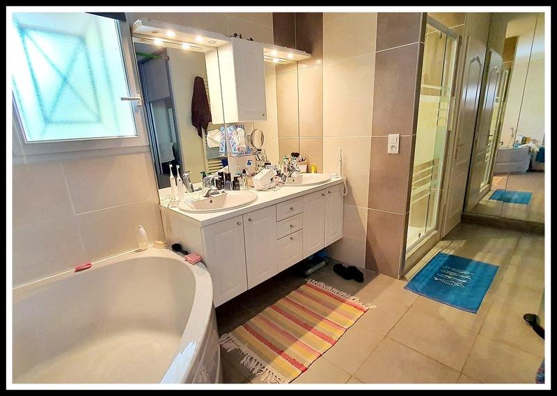 Villa - 258 m² - 6 pièces