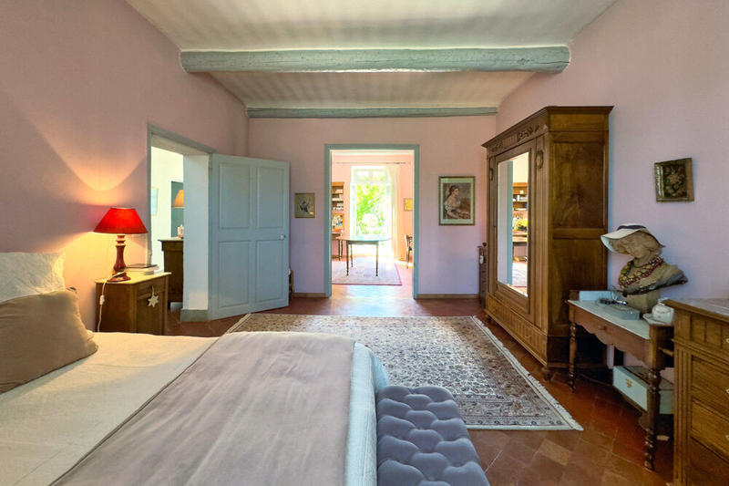 Maison - 310 m² - 10 pièces