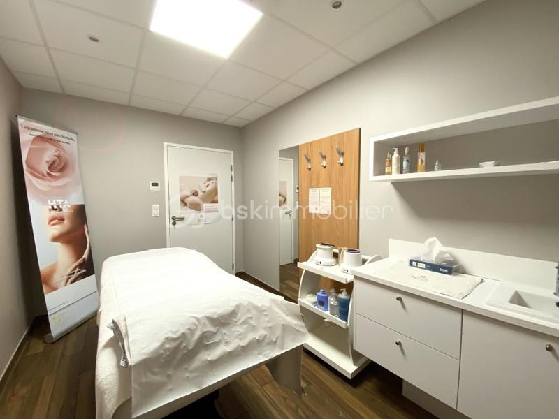 Beauté / Bien-être - 130 m²