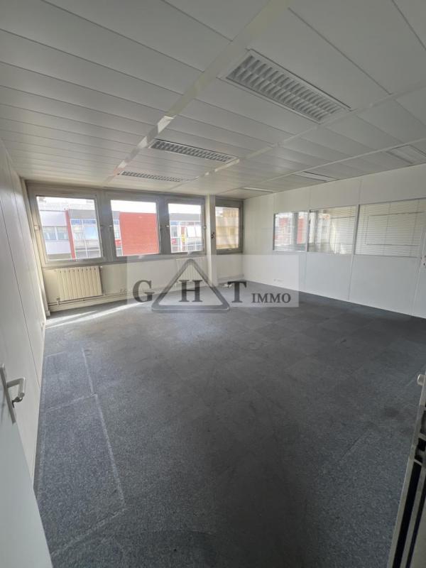 Entrepôt - 1 240 m²