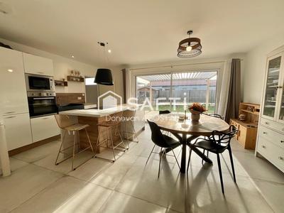 Maison - 98 m² - 5 pièces