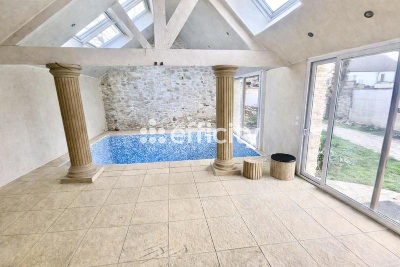 Maison - 250 m² - 7 pièces