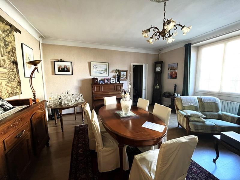 Maison - 383 m² - 11 pièces