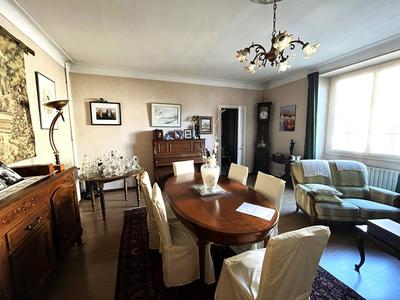 Maison - 383 m² - 11 pièces