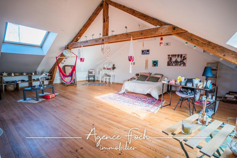 Maison - 210 m² - 6 pièces