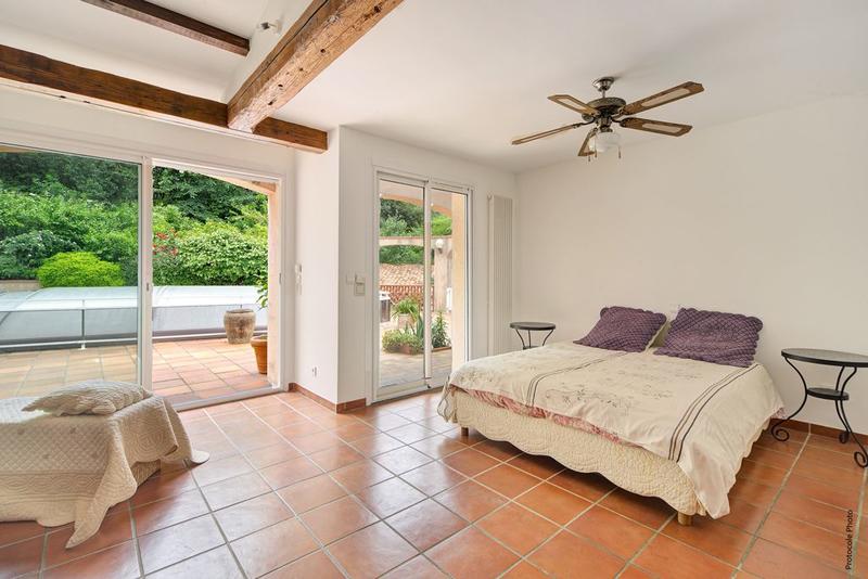 Maison - 328 m² - 9 pièces