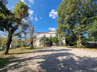 Maison - 354 m² - 10 pièces