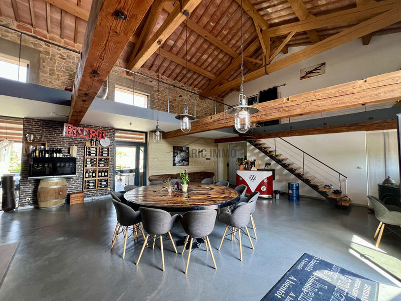 Propriété - 580 m² - 18 pièces