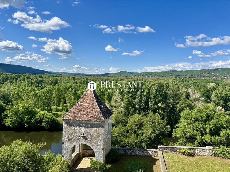 Château - 422 m² - 9 pièces