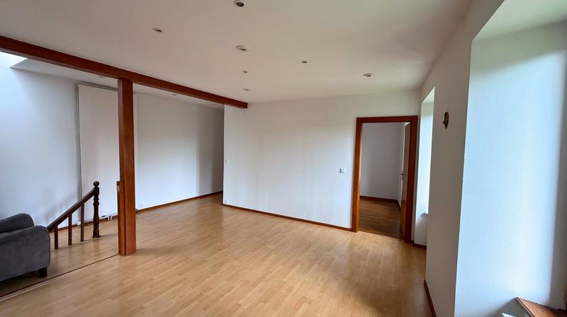 Maison - 210 m² - 10 pièces