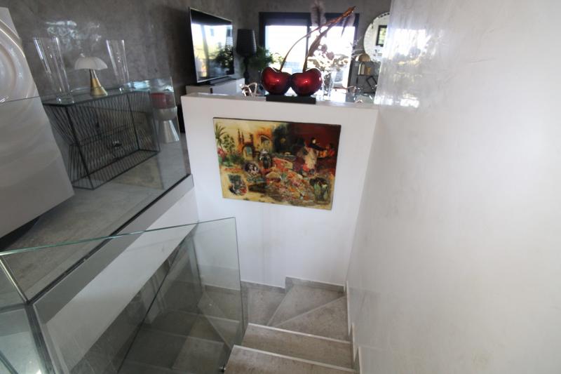 Maison contemporaine - 241 m² - 8 pièces