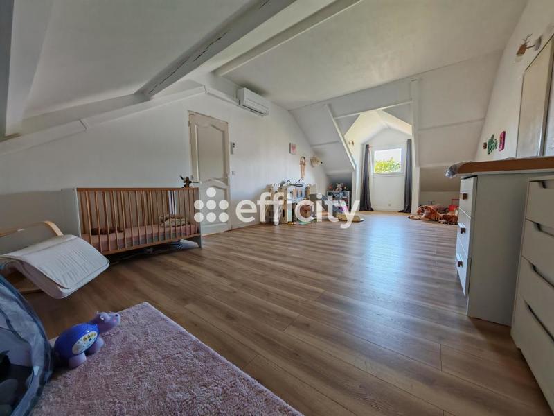 Maison - 233 m² - 7 pièces