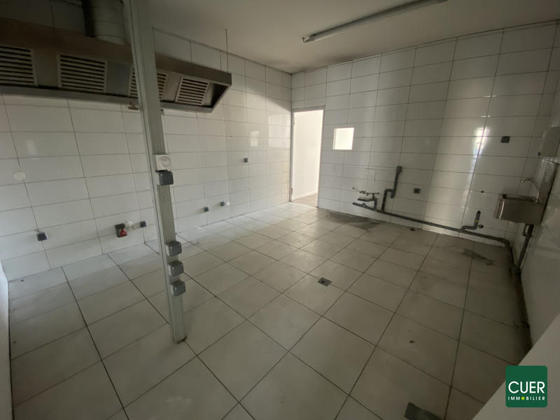 Local commercial - 128 m² - 2 pièces