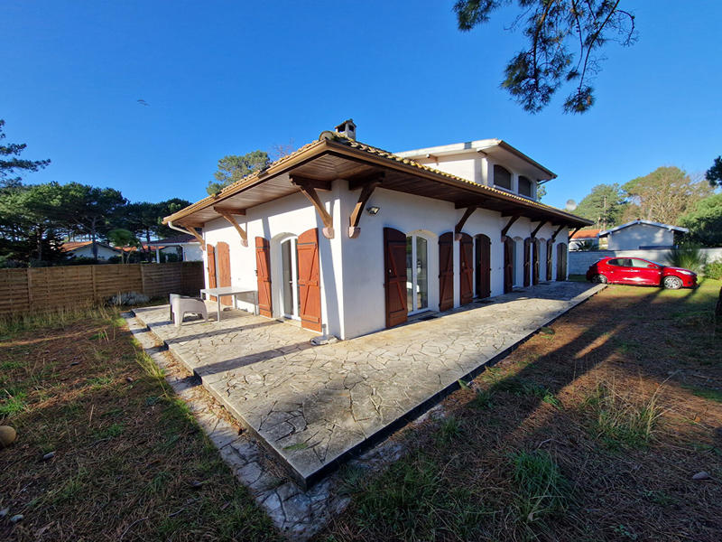 Maison - 230 m² - 7 pièces