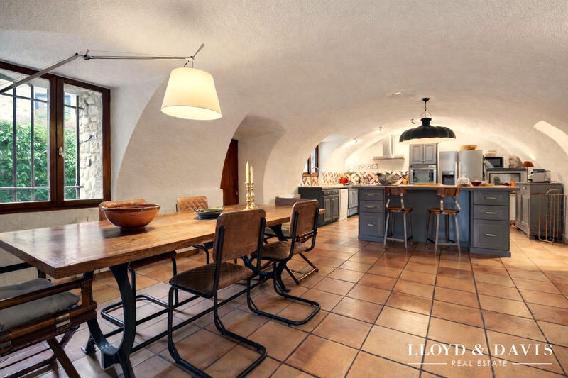 Mas - 204 m² - 9 pièces