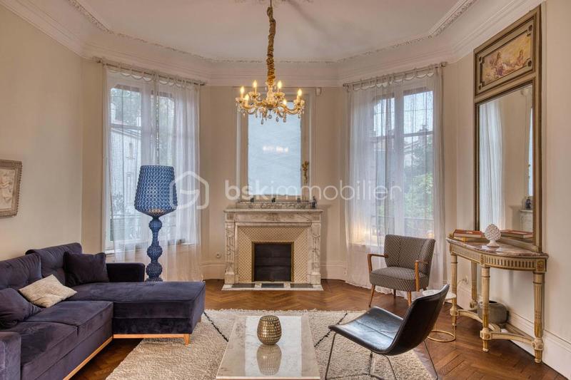 Maison de maîtres - 315 m² - 11 pièces