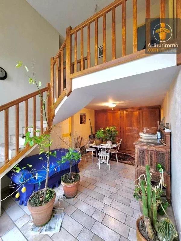 Maison - 280 m² - 11 pièces