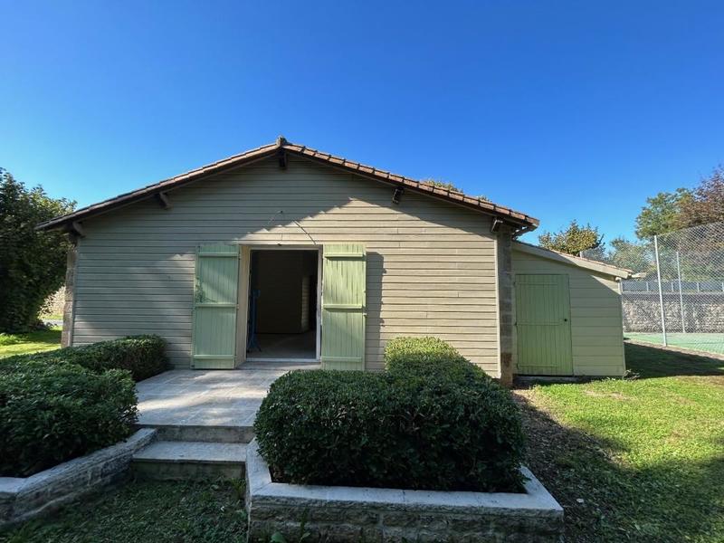 Maison - 335 m² - 10 pièces