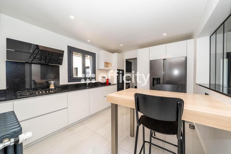 Maison - 180 m² - 5 pièces