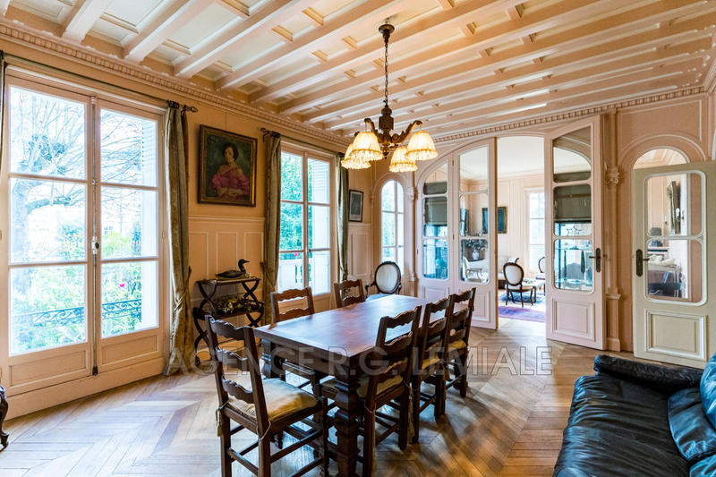 Maison - 300 m² - 10 pièces