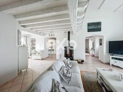 Maison - 235 m² - 8 pièces