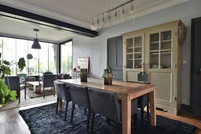 Maison - 210 m² - 9 pièces