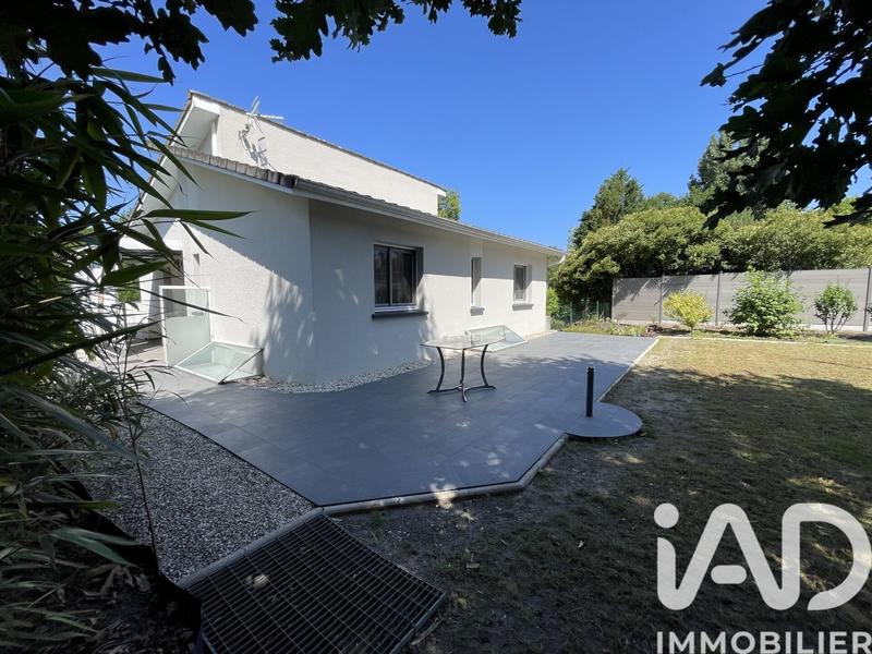 Maison - 212 m² - 7 pièces