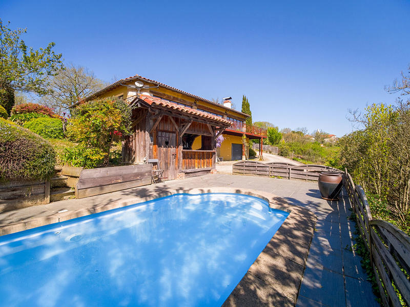 Maison - 210 m² - 5 pièces