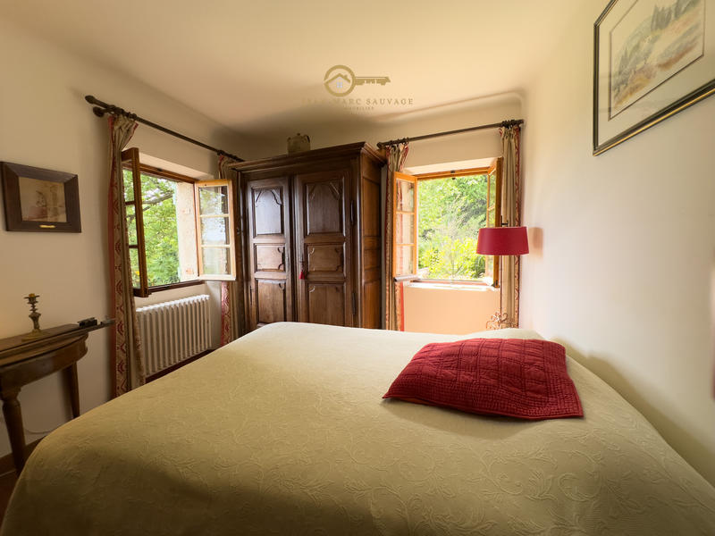 Propriété - 200 m² - 8 pièces