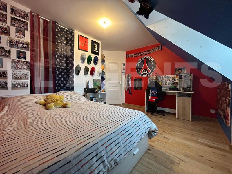 Maison traditionnelle - 151 m² - 5 pièces