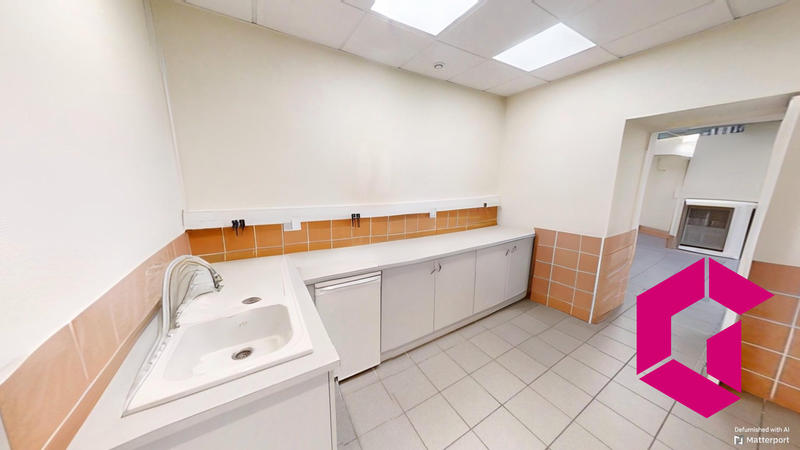 Local commercial - 143 m² - 4 pièces