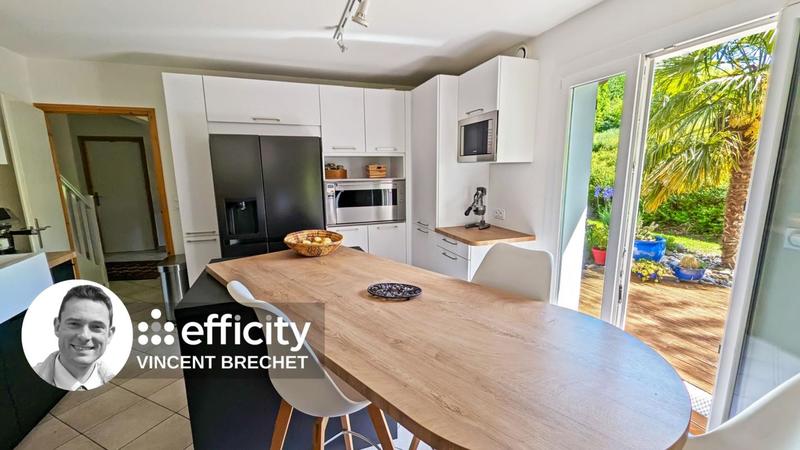 Maison - 233 m² - 7 pièces