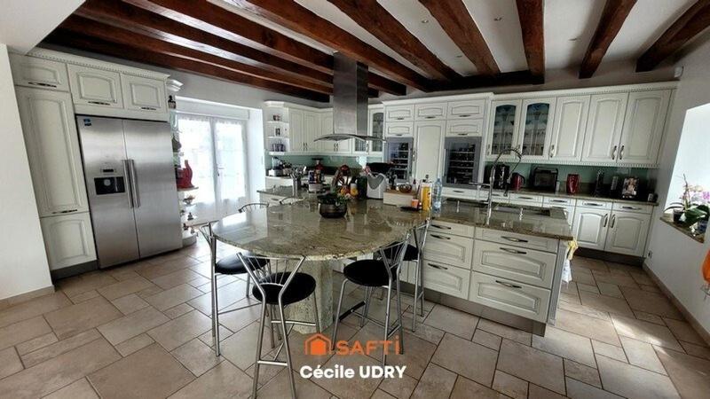 Maison - 415 m² - 12 pièces