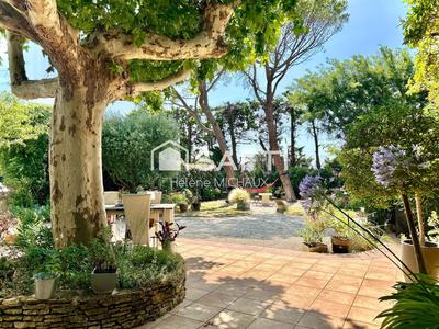 Maison - 219 m² - 8 pièces