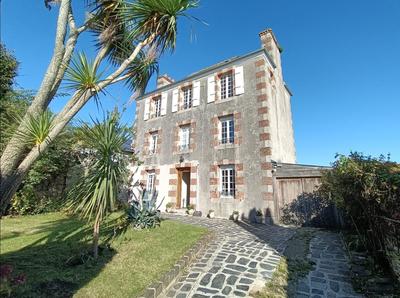 Maison traditionnelle - 136 m² - 5 pièces