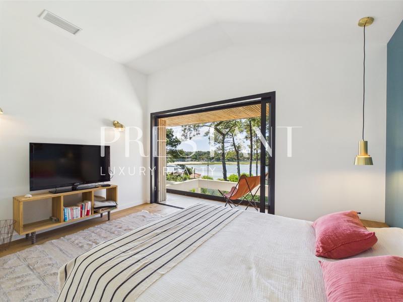 Maison - 290 m² - 10 pièces