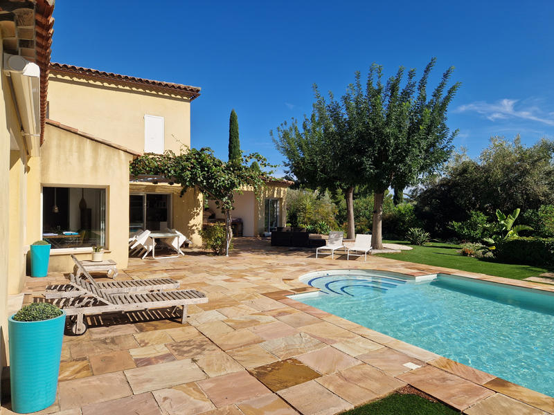 Maison - 205 m² - 6 pièces