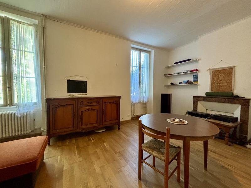 Maison traditionnelle - 201 m² - 8 pièces