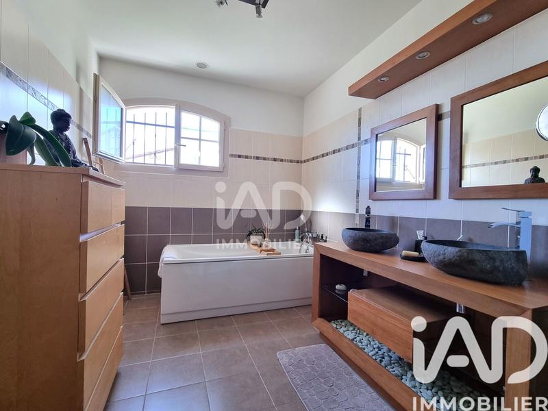 Maison - 230 m² - 8 pièces